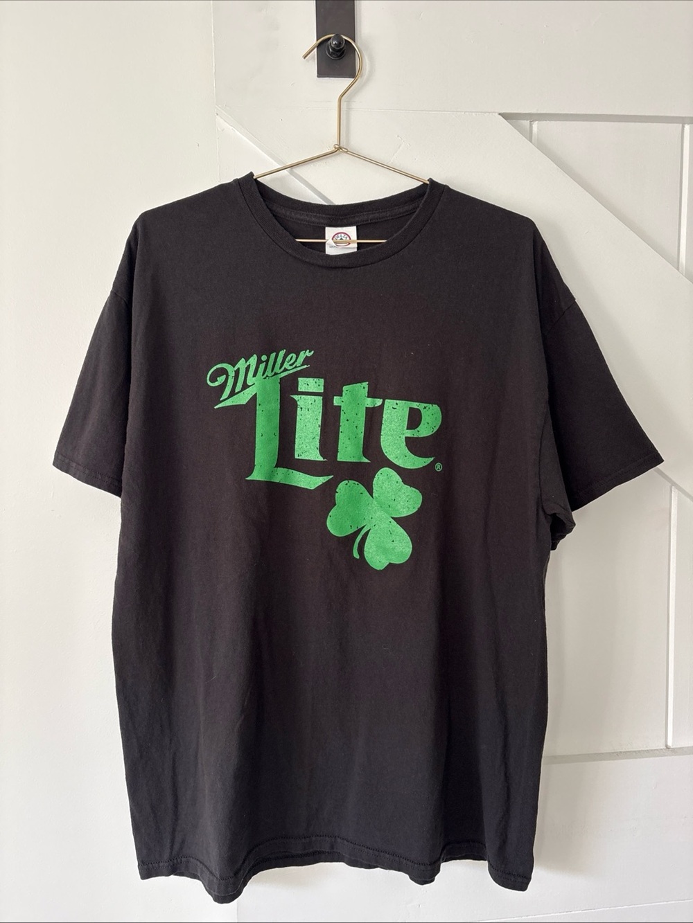 Miller Lite Shamrock Short Sleeve T-Shirt Black Green Size XL Graphic Print Beer